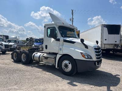 Freightliner Cascadia 126 Day Cab Truck - Cummins 400HP, 13 Speed Automatic