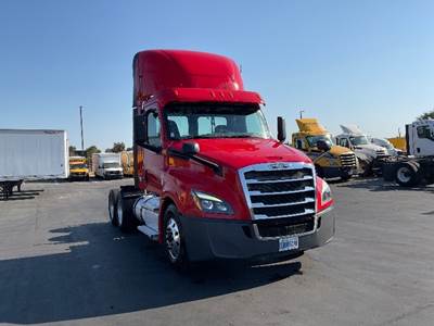 Freightliner Cascadia 126 Day Cab Truck - 455HP, 12 Speed Automatic