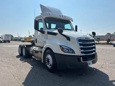 Freightliner Cascadia 126 Day Cab Truck - 435HP, 12 Speed Automatic
