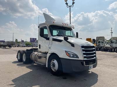 Freightliner Cascadia 126 Day Cab Truck - 435HP, 12 Speed Automatic