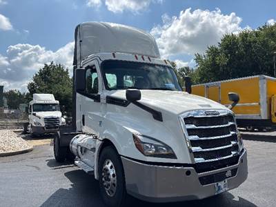 Freightliner Cascadia 126 Single Axle Day Cab Truck - 455HP, 12 Speed Automatic