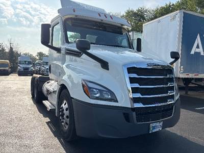 Freightliner Cascadia 126 Day Cab Truck - 435HP, 12 Speed Automatic