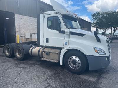 Freightliner Cascadia 126 Day Cab Truck - 435HP, 12 Speed Automatic