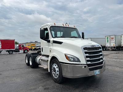 Freightliner Cascadia 126 Day Cab Truck - 455HP, 12 Speed Automatic