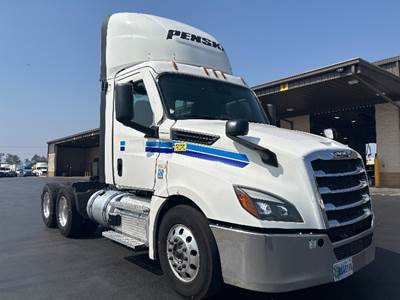 Freightliner Cascadia 126 Single Axle Day Cab Truck - 455HP, 12 Speed Automatic