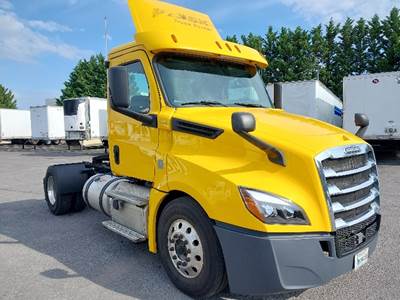 Freightliner Cascadia 126 Single Axle Day Cab Truck - 410HP, 12 Speed Automatic