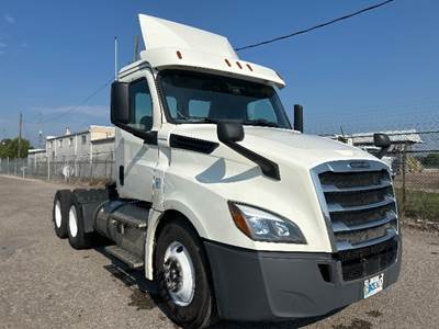 Freightliner Cascadia 126 Day Cab Truck - 435HP, 12 Speed Automatic