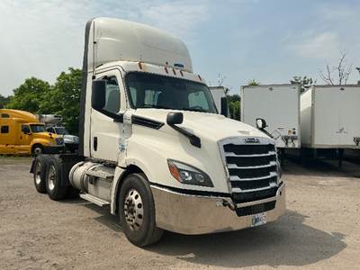 Freightliner Cascadia 126 Day Cab Truck - 455HP, 12 Speed Automatic