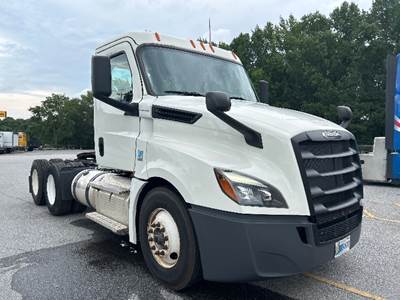 Freightliner Cascadia 126 Day Cab Truck - 435HP, 10 Speed Manual