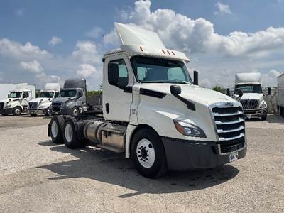 Freightliner Cascadia 126 Day Cab Truck - 435HP, 12 Speed Automatic