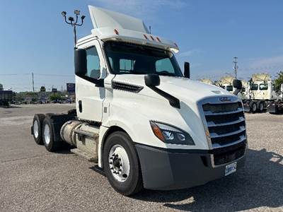 Freightliner Cascadia 126 Day Cab Truck - 435HP, 12 Speed Automatic