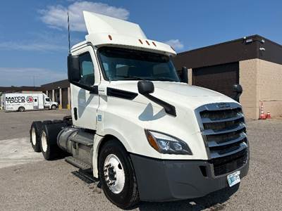 Freightliner Cascadia 126 Day Cab Truck - 435HP, 12 Speed Automatic