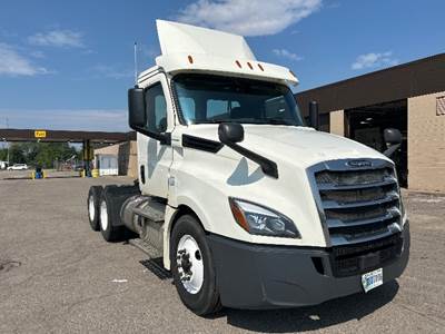 Freightliner Cascadia 126 Day Cab Truck - 435HP, 12 Speed Automatic