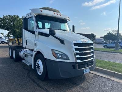 Freightliner Cascadia 126 Day Cab Truck - 435HP, 12 Speed Automatic