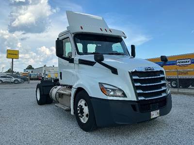 Freightliner Cascadia 126 Single Axle Day Cab Truck - 410HP, 12 Speed Automatic