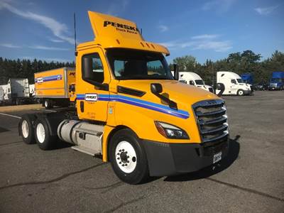 Freightliner Cascadia 126 Day Cab Truck - 435HP, 12 Speed Automatic