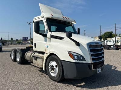 Freightliner Cascadia 126 Day Cab Truck - 435HP, 12 Speed Automatic
