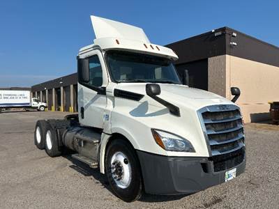 Freightliner Cascadia 126 Day Cab Truck - 435HP, 12 Speed Automatic