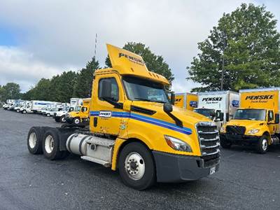 Freightliner Cascadia 126 Day Cab Truck - 435HP, 12 Speed Automatic