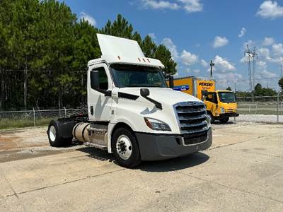 Freightliner Cascadia 126 Single Axle Day Cab Truck - 410HP, 12 Speed Automatic