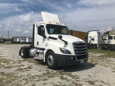 Freightliner Cascadia 126 Single Axle Day Cab Truck - 410HP, 12 Speed Automatic