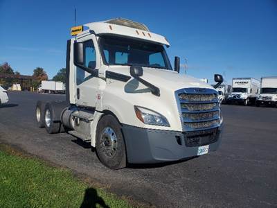Freightliner Cascadia 126 Day Cab Truck - 435HP, 12 Speed Automatic