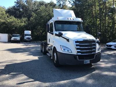Freightliner Cascadia 126 Day Cab Truck - 435HP, 12 Speed Automatic