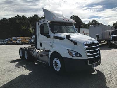 Freightliner T12664ST Day Cab Truck - 435HP, 12 Speed Automatic