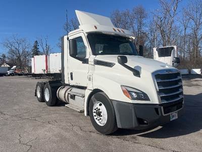Freightliner Cascadia 126 Day Cab Truck - 435HP, 12 Speed Automatic