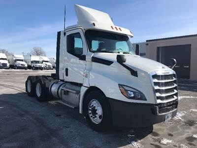 Freightliner Cascadia 126 Day Cab Truck - 435HP, 12 Speed Automatic
