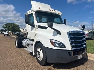 Freightliner Cascadia 126 Single Axle Day Cab Truck - 410HP, 12 Speed Automatic