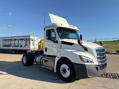 Freightliner Cascadia 126 Single Axle Day Cab Truck - 410HP, 12 Speed Automatic