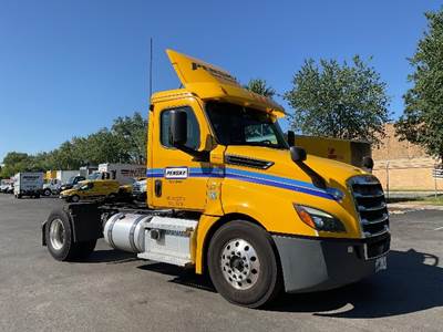 Freightliner Cascadia 126 Single Axle Day Cab Truck - 410HP, 12 Speed Automatic
