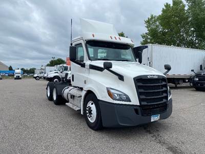 Freightliner Cascadia 126 Day Cab Truck - Cummins 400HP, 13 Speed Automatic