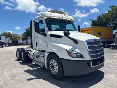 Freightliner Cascadia 126 Day Cab Truck - 435HP, 12 Speed Automatic
