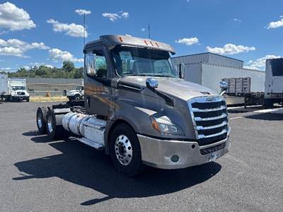 Freightliner Cascadia 126 Day Cab Truck - 470HP, 10 Speed Manual