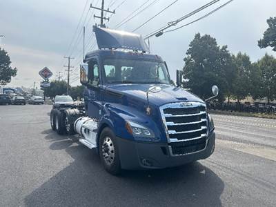 Freightliner Cascadia 126 Day Cab Truck - 505HP, 12 Speed Automatic
