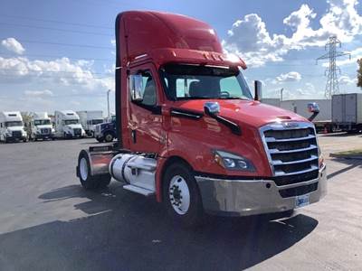Freightliner Cascadia 126 Single Axle Day Cab Truck - 450HP, 12 Speed Automatic