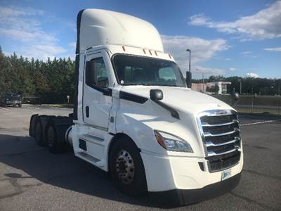 Freightliner Cascadia 126 Day Cab Truck - 435HP, 12 Speed Automatic