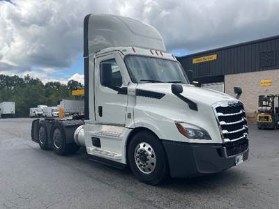 Freightliner Cascadia 126 Day Cab Truck - 435HP, 12 Speed Automatic