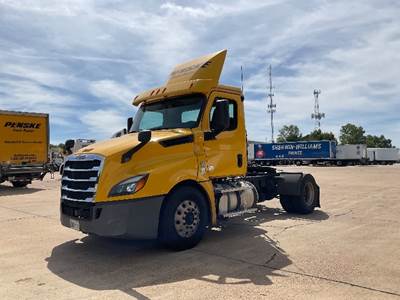 Freightliner Cascadia 126 Single Axle Day Cab Truck - 410HP, 12 Speed Automatic