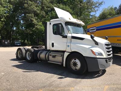 Freightliner Cascadia 126 Day Cab Truck - 435HP, 12 Speed Automatic