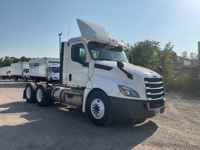 Freightliner T12664ST Day Cab Truck - 435HP, 12 Speed Automatic