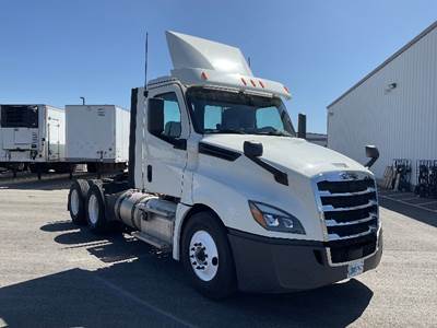 Freightliner T12664ST Day Cab Truck - 435HP, 12 Speed Automatic