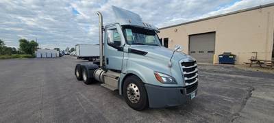 Freightliner Cascadia 126 Day Cab Truck - 455HP, 10 Speed Manual