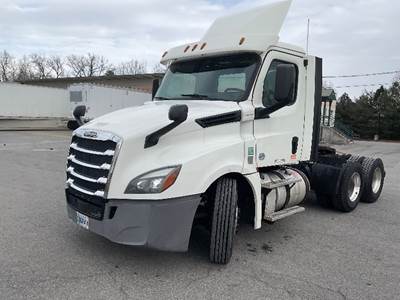 Freightliner Cascadia 126 Day Cab Truck - 435HP, 12 Speed Automatic