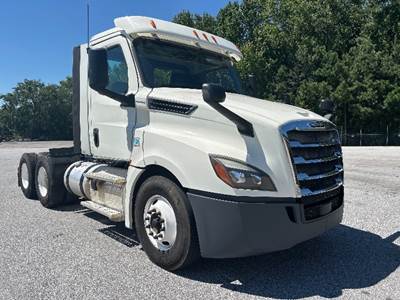 Freightliner Cascadia 126 Day Cab Truck - 435HP, 12 Speed Automatic