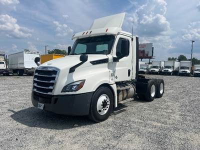 Freightliner T12664ST Day Cab Truck - 435HP, 12 Speed Automatic