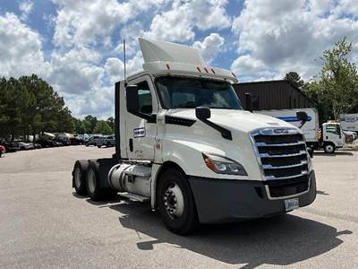 Freightliner Cascadia 126 Day Cab Truck - 435HP, 12 Speed Automatic