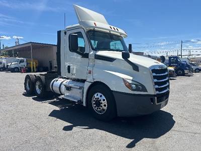 Freightliner Cascadia 126 Day Cab Truck - 435HP, 12 Speed Automatic
